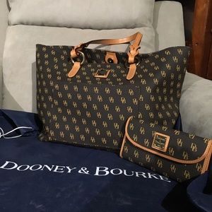 Dooney &Bourke